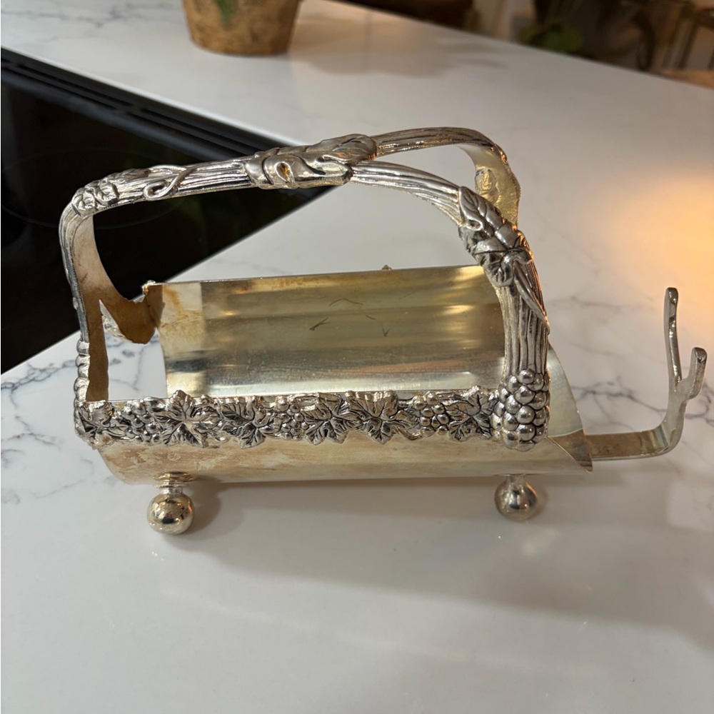 Elegant Silver plated Godinger vine  bottle  Holder